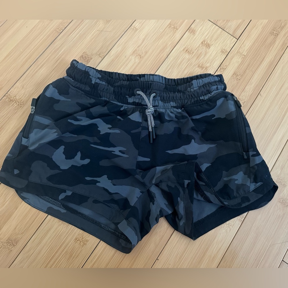 Athleta girl All Play 3” Active short size 12 black camo